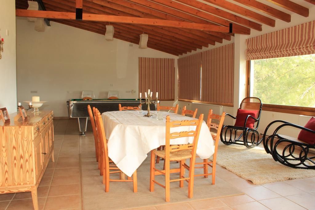 Villa In Moniatis Cameră foto
