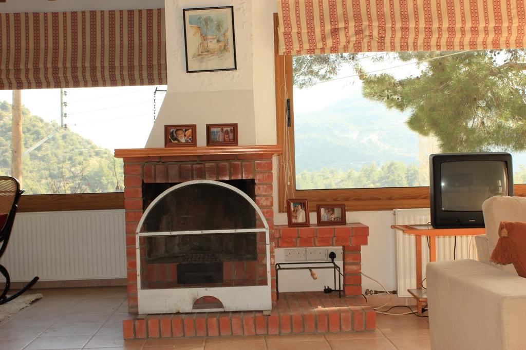 Villa In Moniatis Cameră foto